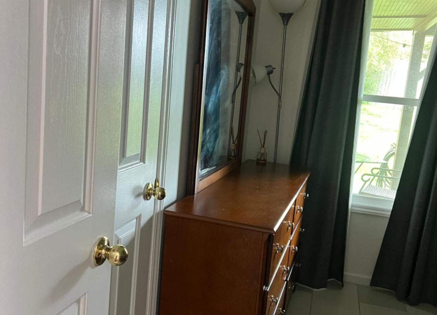 Comfort Home, Near Uptown And Airport Holiday home