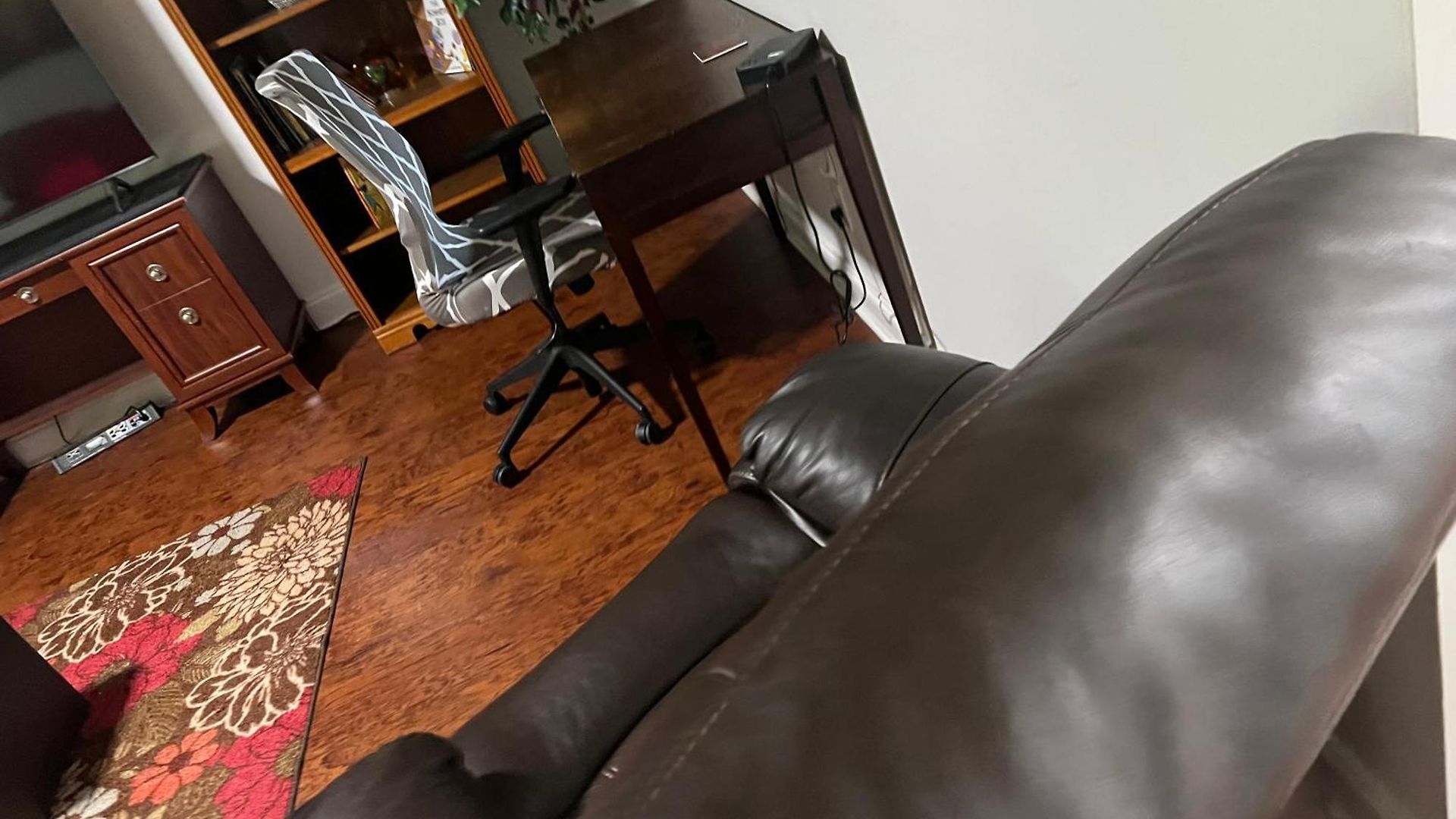 Comfort Home, Near Uptown And Airport Holiday home