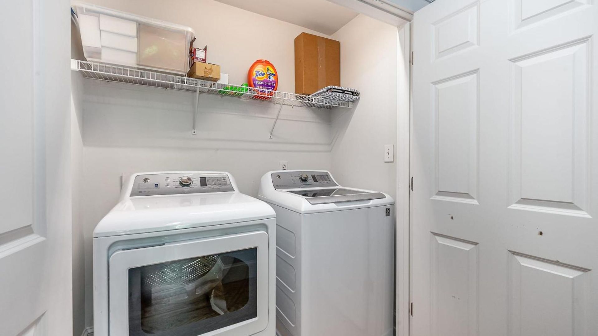 Luxury South End Retreat - Hot Tub - 4 Bedrooms *