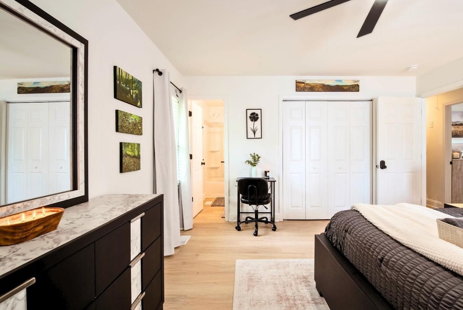 Stylish 3br Upper Level Near Clt & Whitewater Charlotte