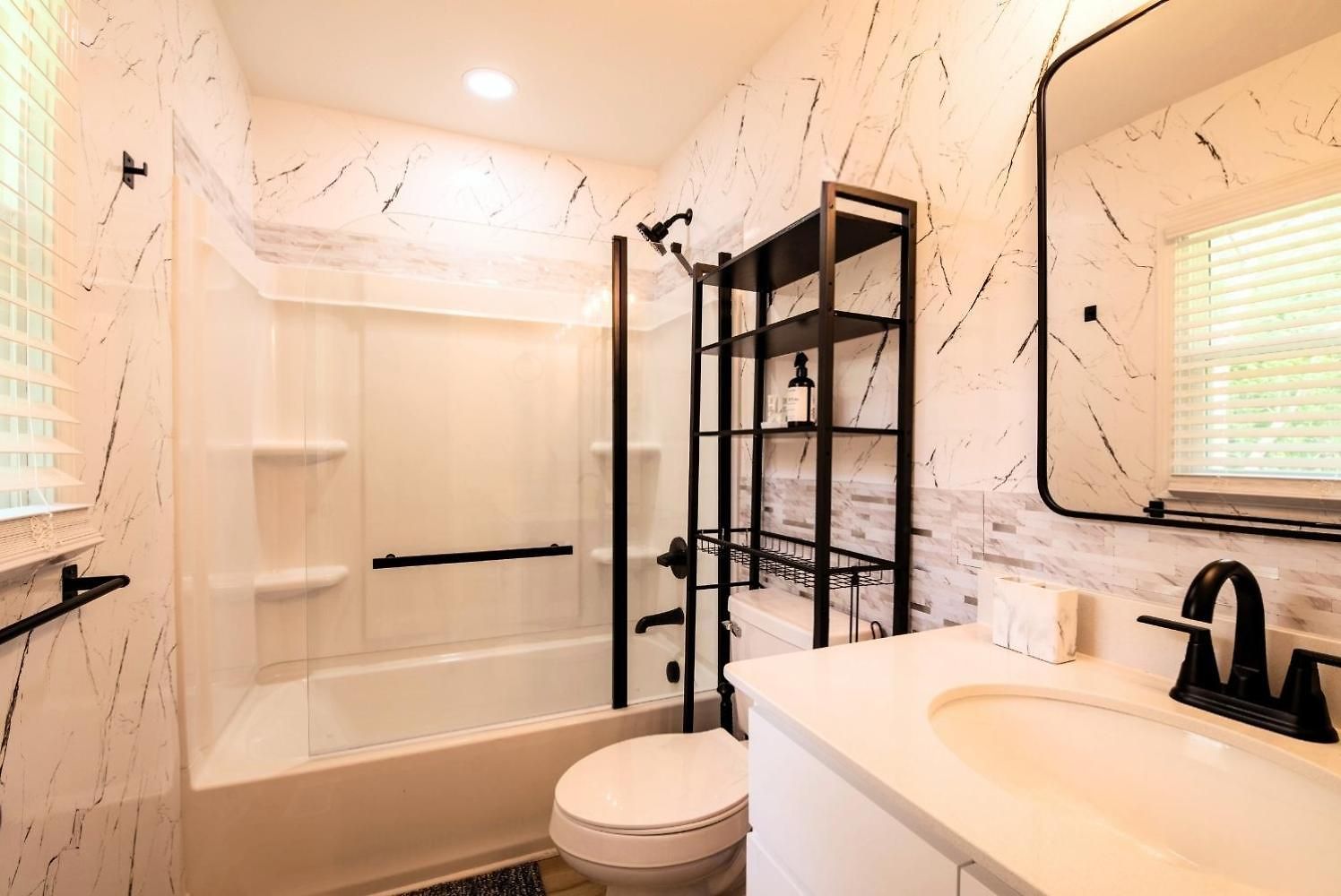 Stylish 3br Upper Level Near Clt & Whitewater Holiday home Charlotte