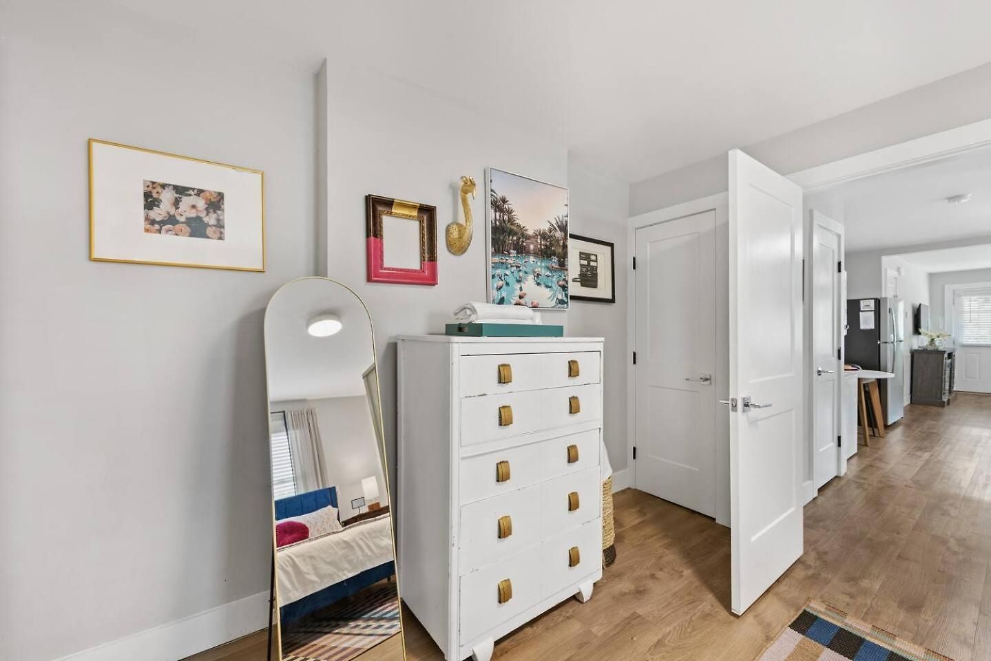 Qc Quarters: Elevated 4 Br/4ba, Total Quadplex *