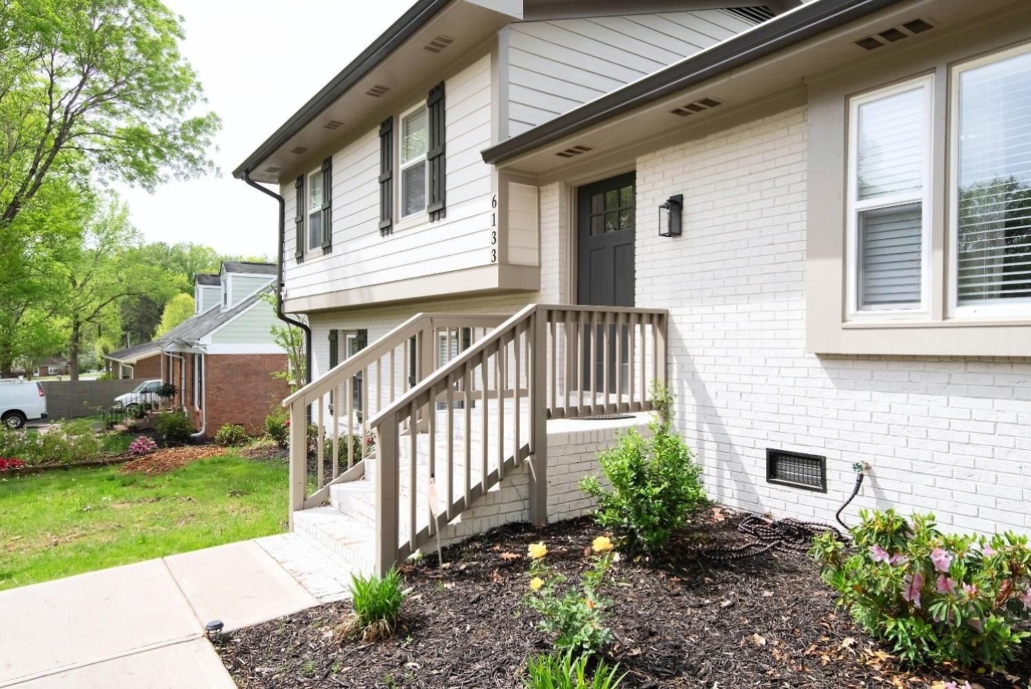 Stylish 3br Upper Level Near Clt & Whitewater Holiday home *