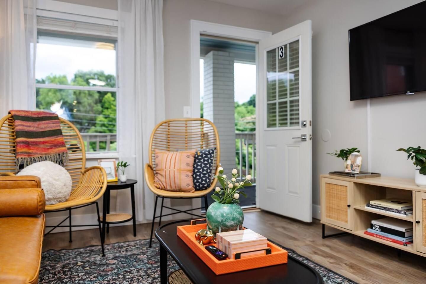 Qc Quarters: Elevated 4 Br/4ba, Total Quadplex