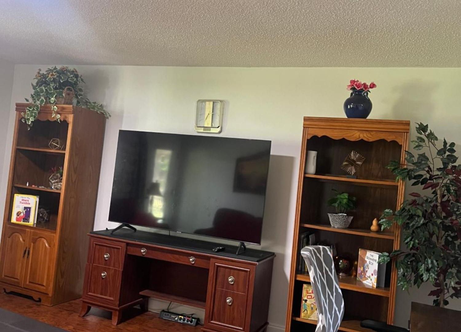 Comfort Home, Near Uptown And Airport Holiday home *