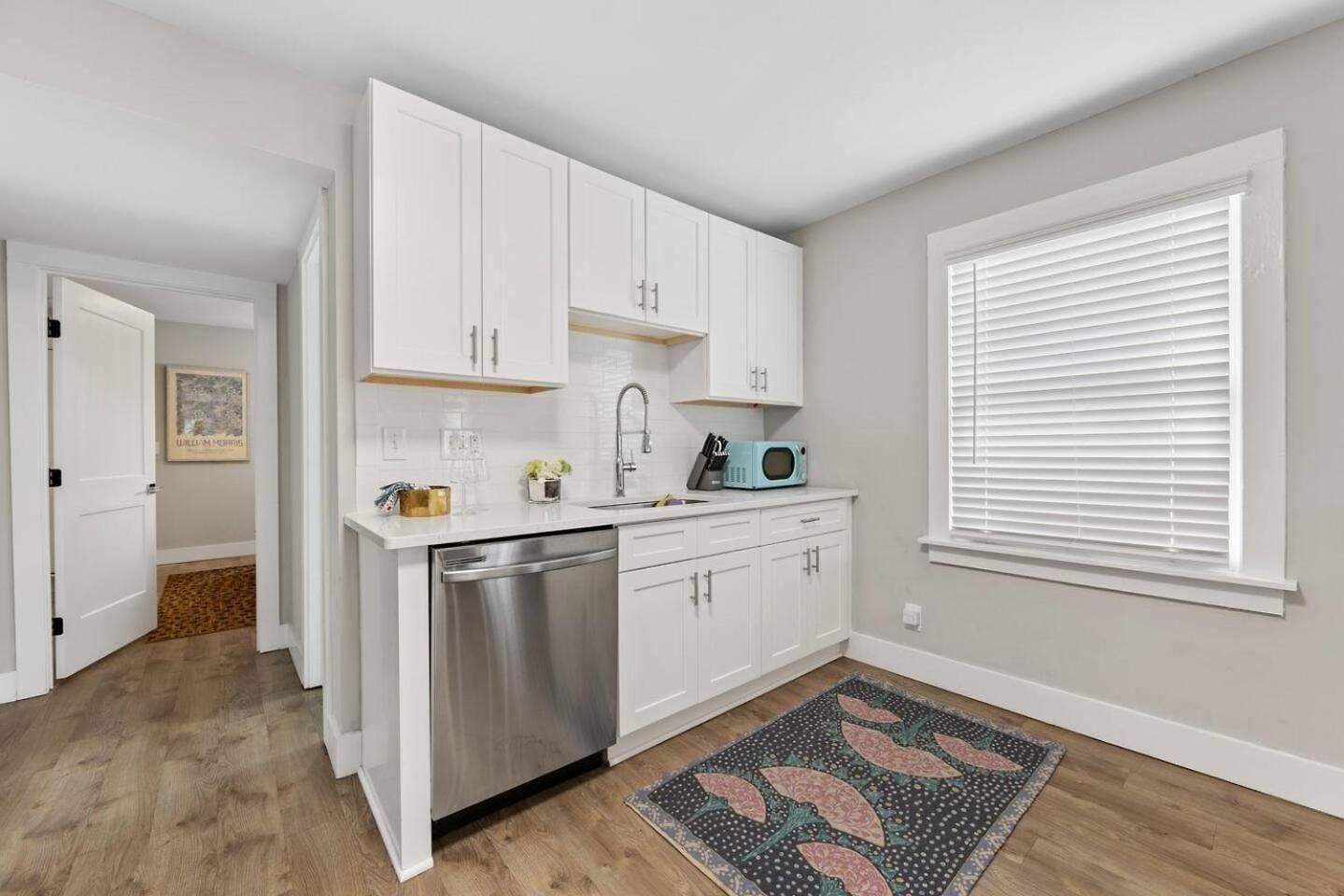 Qc Quarters: Elevated 4 Br/4ba, Total Quadplex *