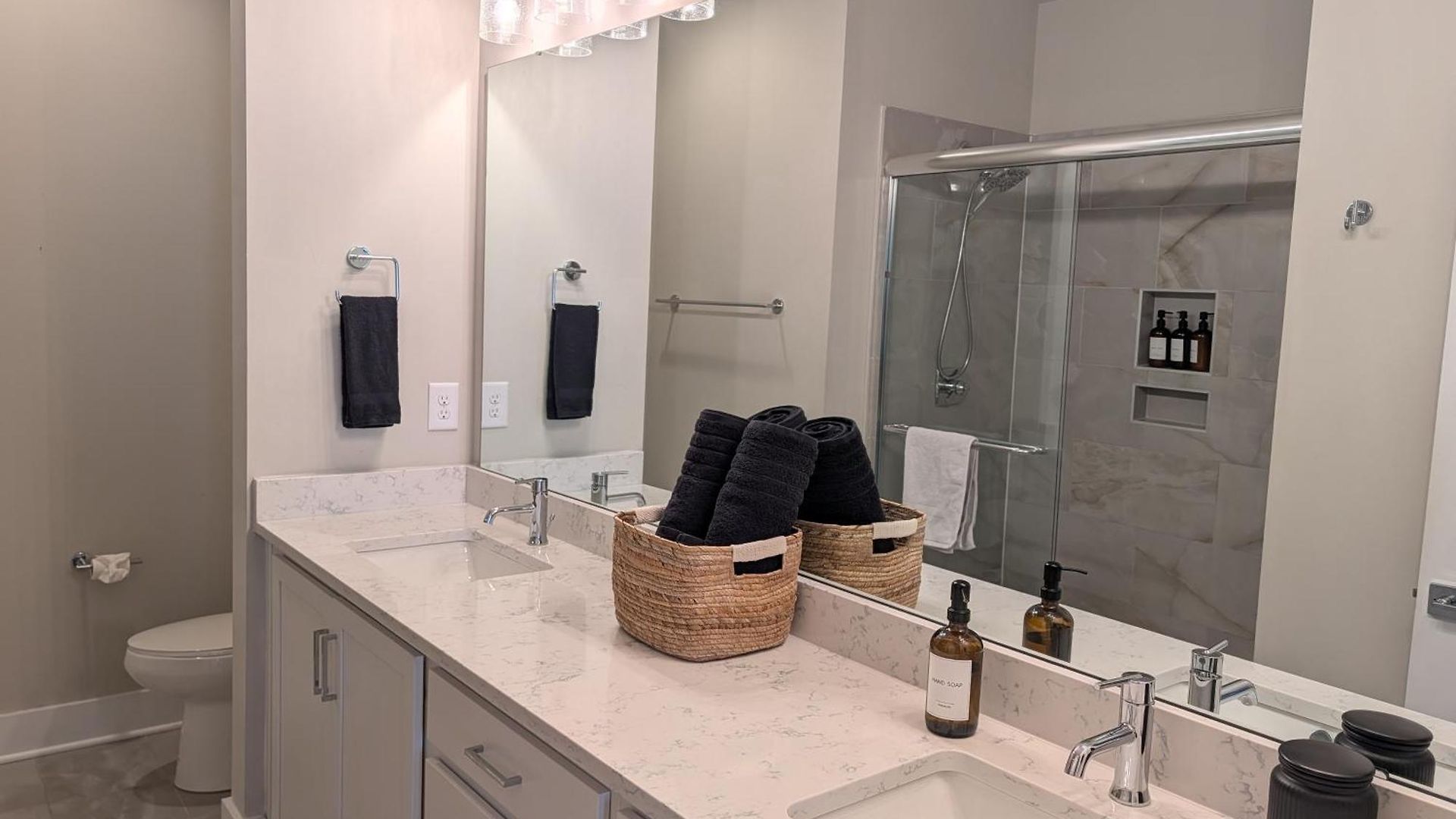 Holiday home Qc Rooftop Retreat | Rooftop | Garage | Dog Park