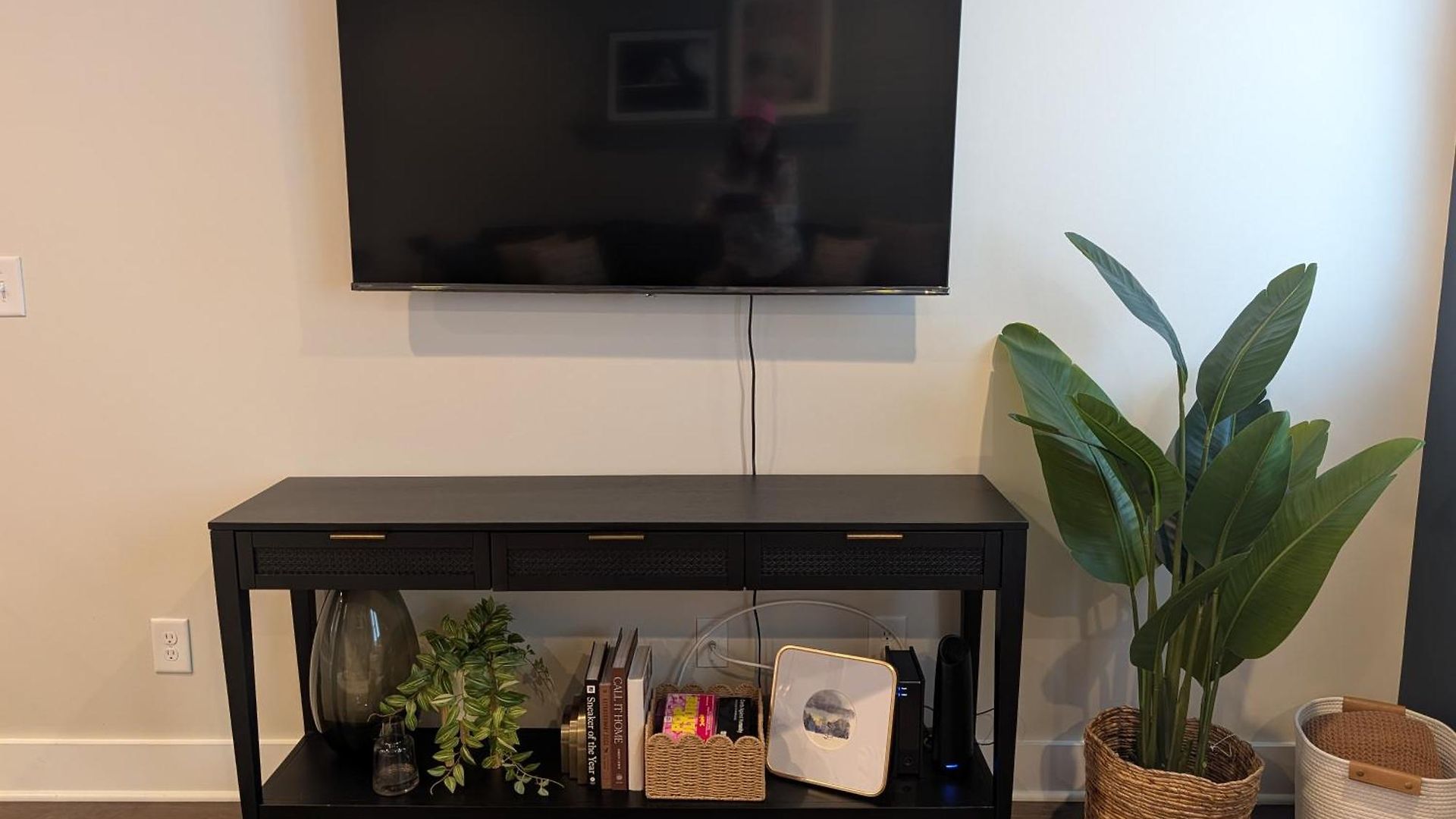 Qc Rooftop Retreat | Rooftop | Garage | Dog Park