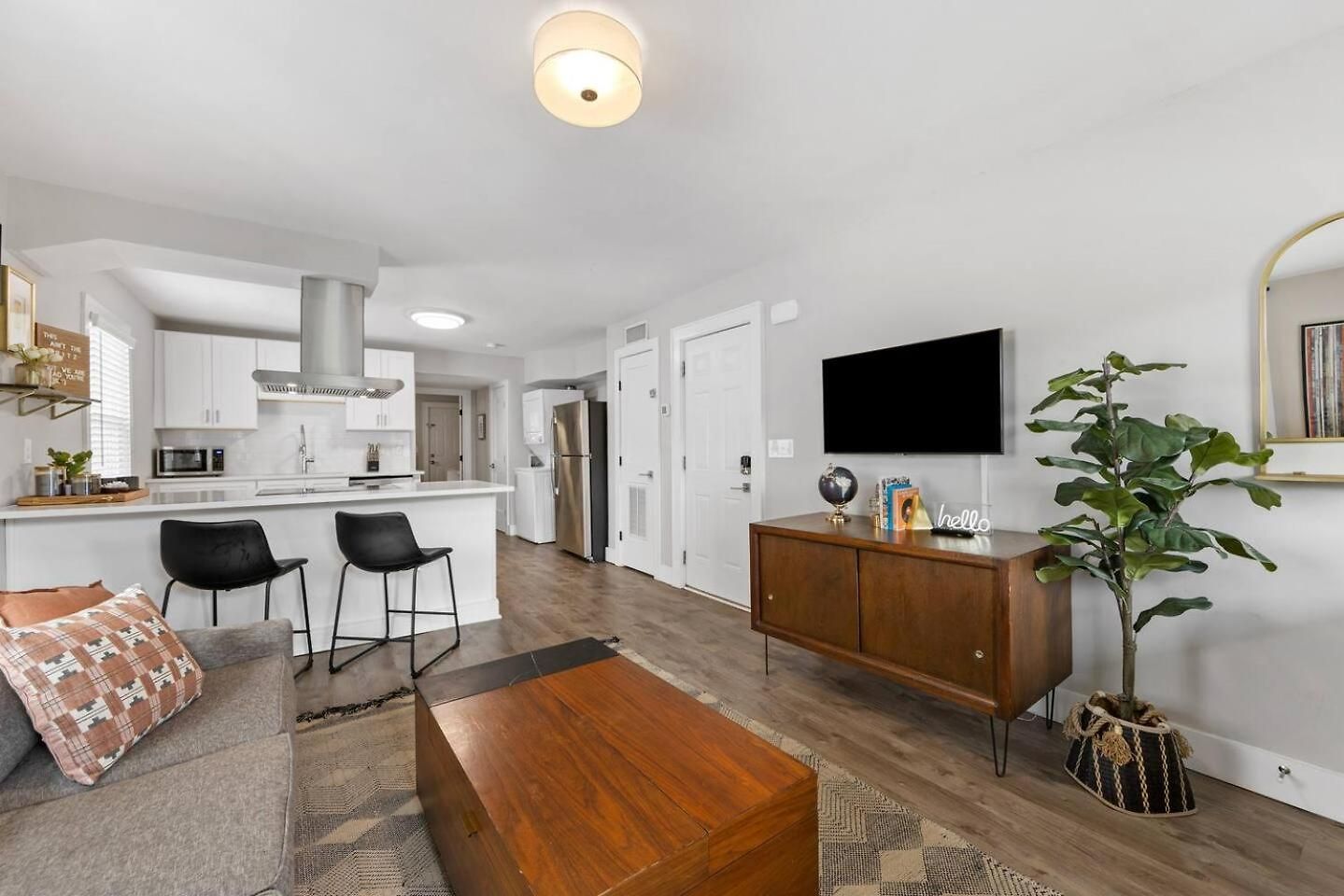 Qc Quarters: Elevated 4 Br/4ba, Total Quadplex * Charlotte