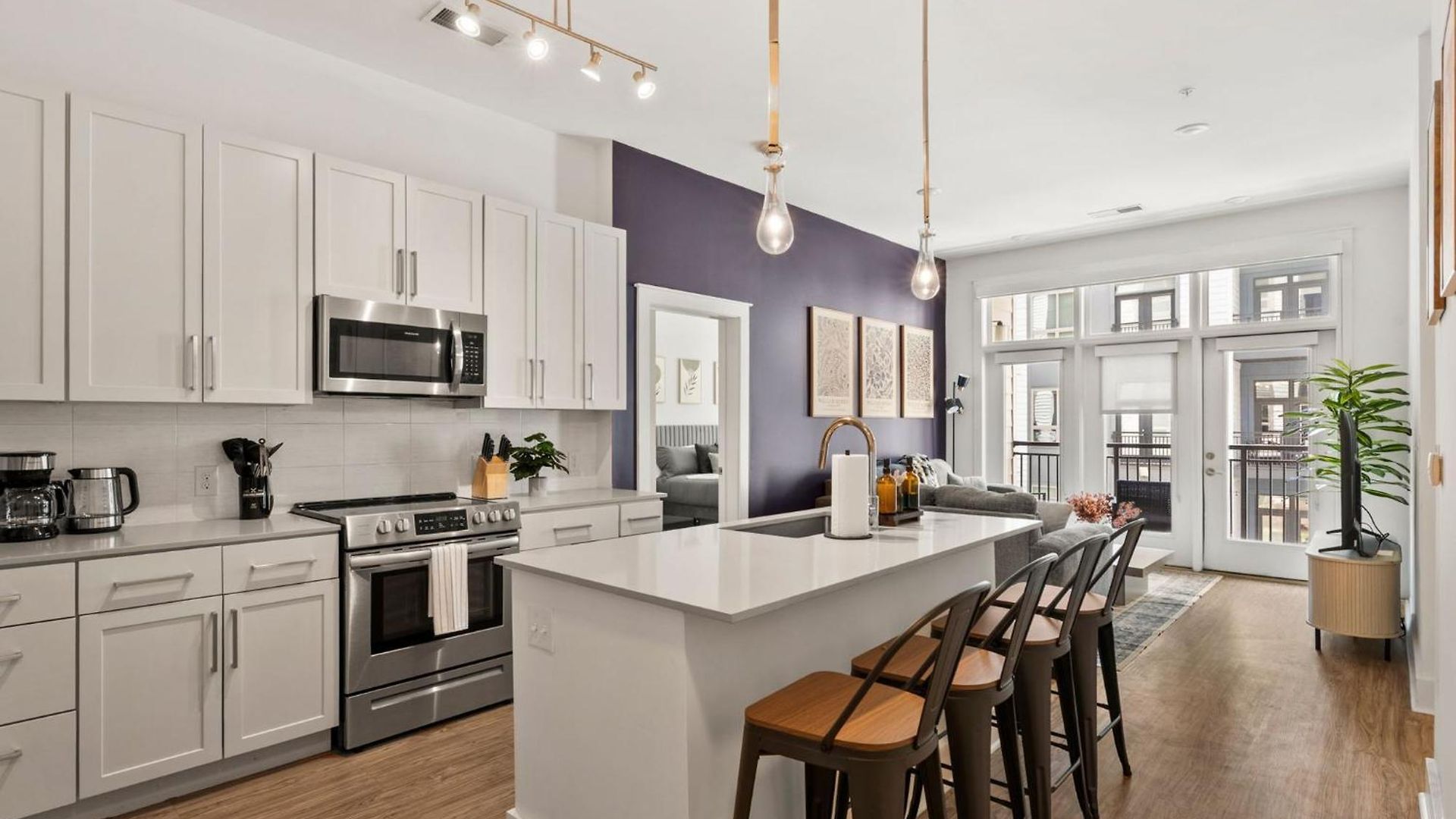 Carolina Charm - Free Parking, Pool, Gym Apartment