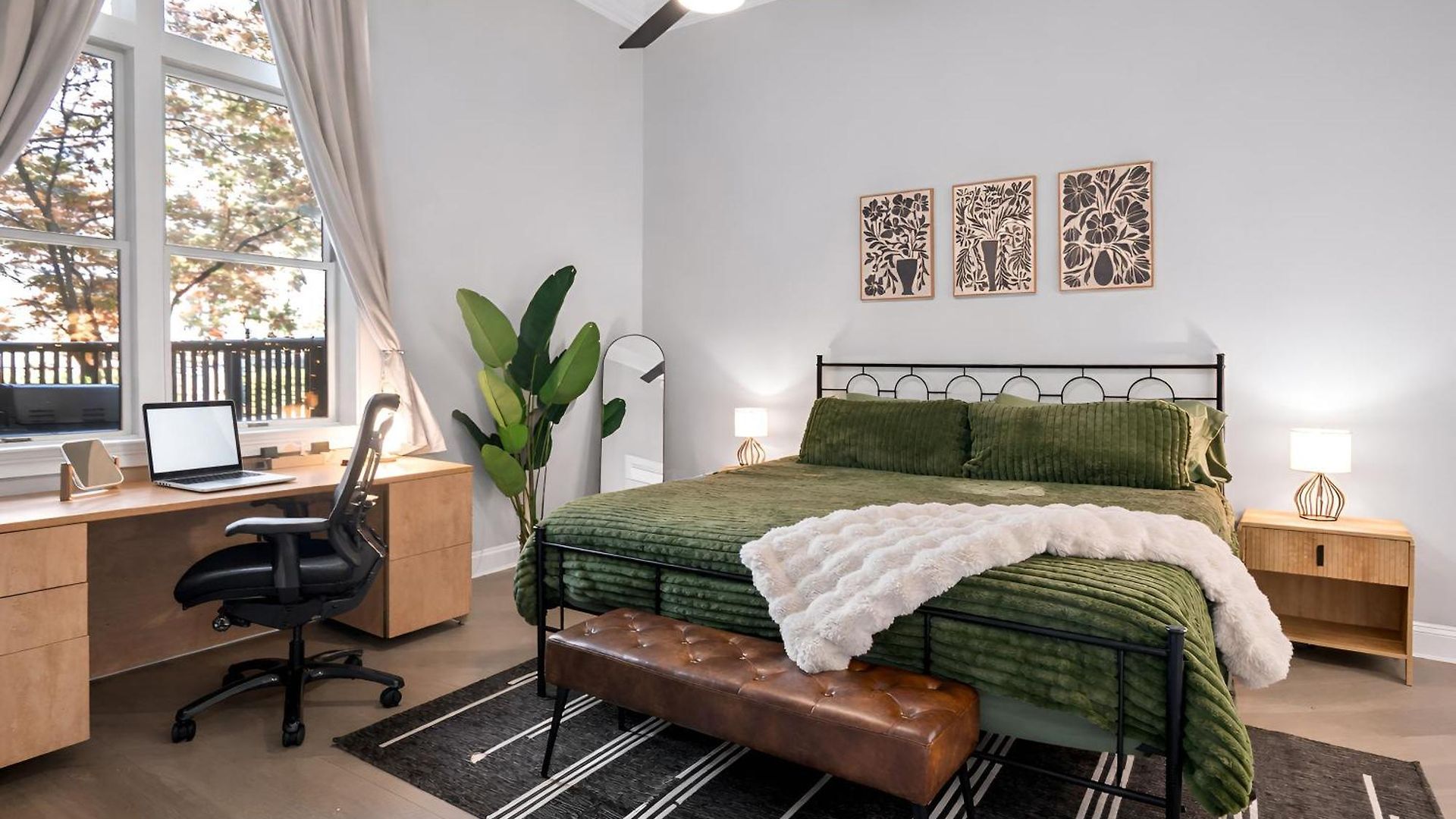 Apartment Walk To Boa & Truist, Luxury 2br With Pool Patio *