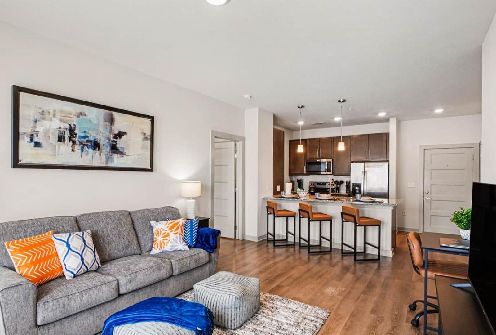 Luxury 2br Near Uptown | Noda & Light Rail Apartment *