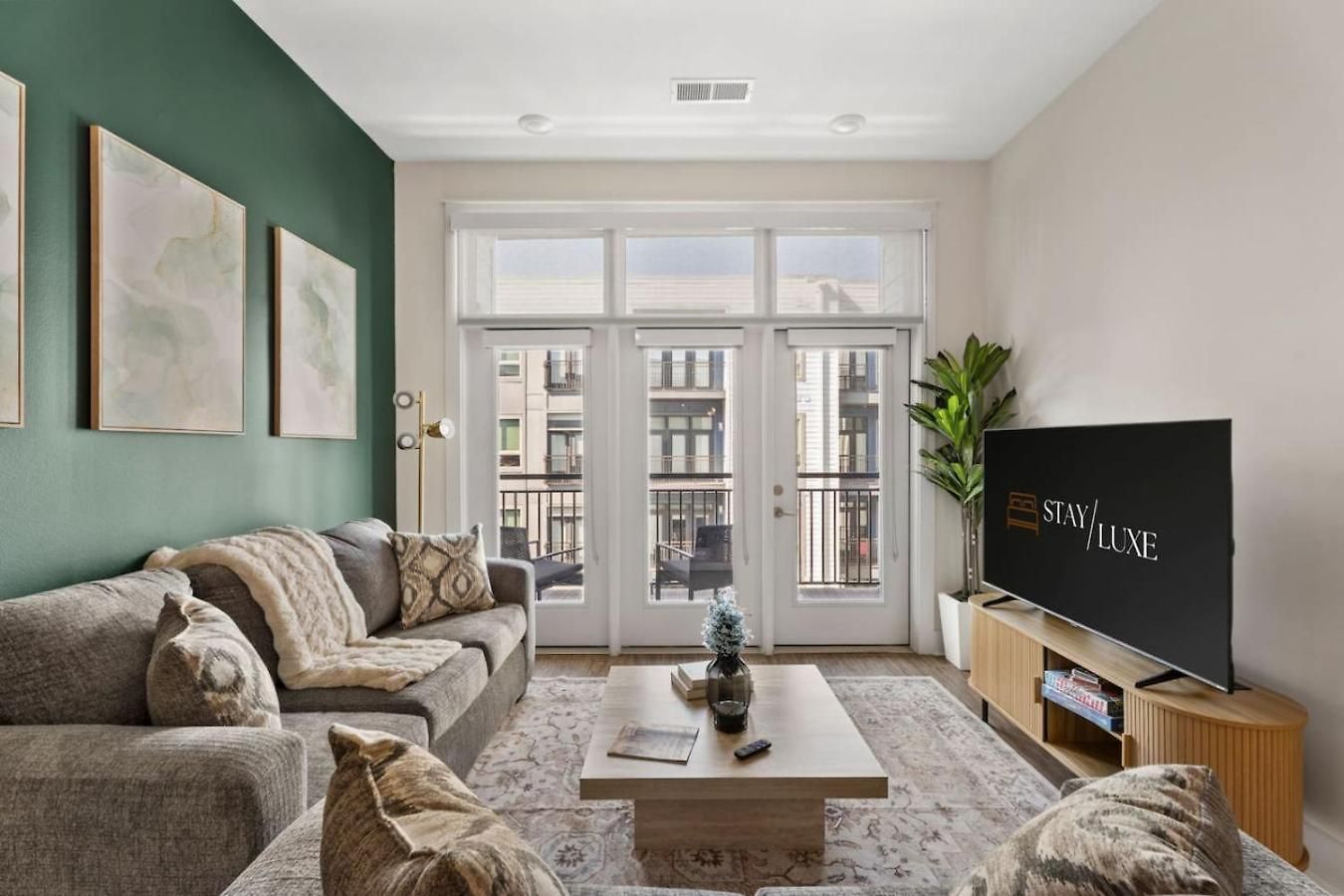 Queen Haven - Free Parking, Pool, Balcony Charlotte