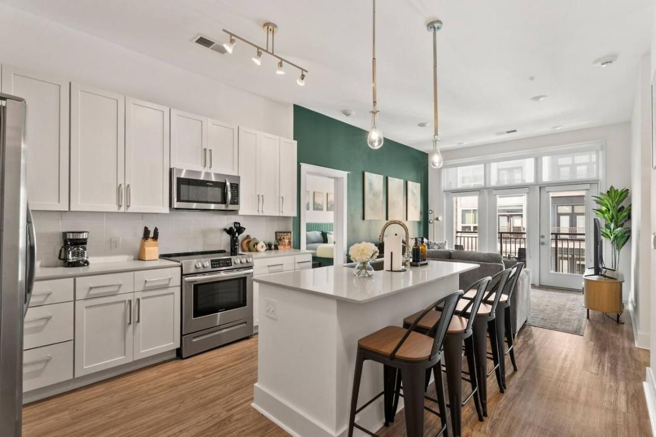 Apartment Queen Haven - Free Parking, Pool, Balcony