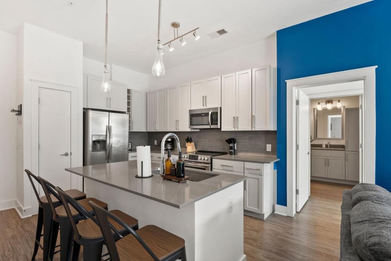 Apartment Lights Retreat - Pool, Central, Free Parking Charlotte