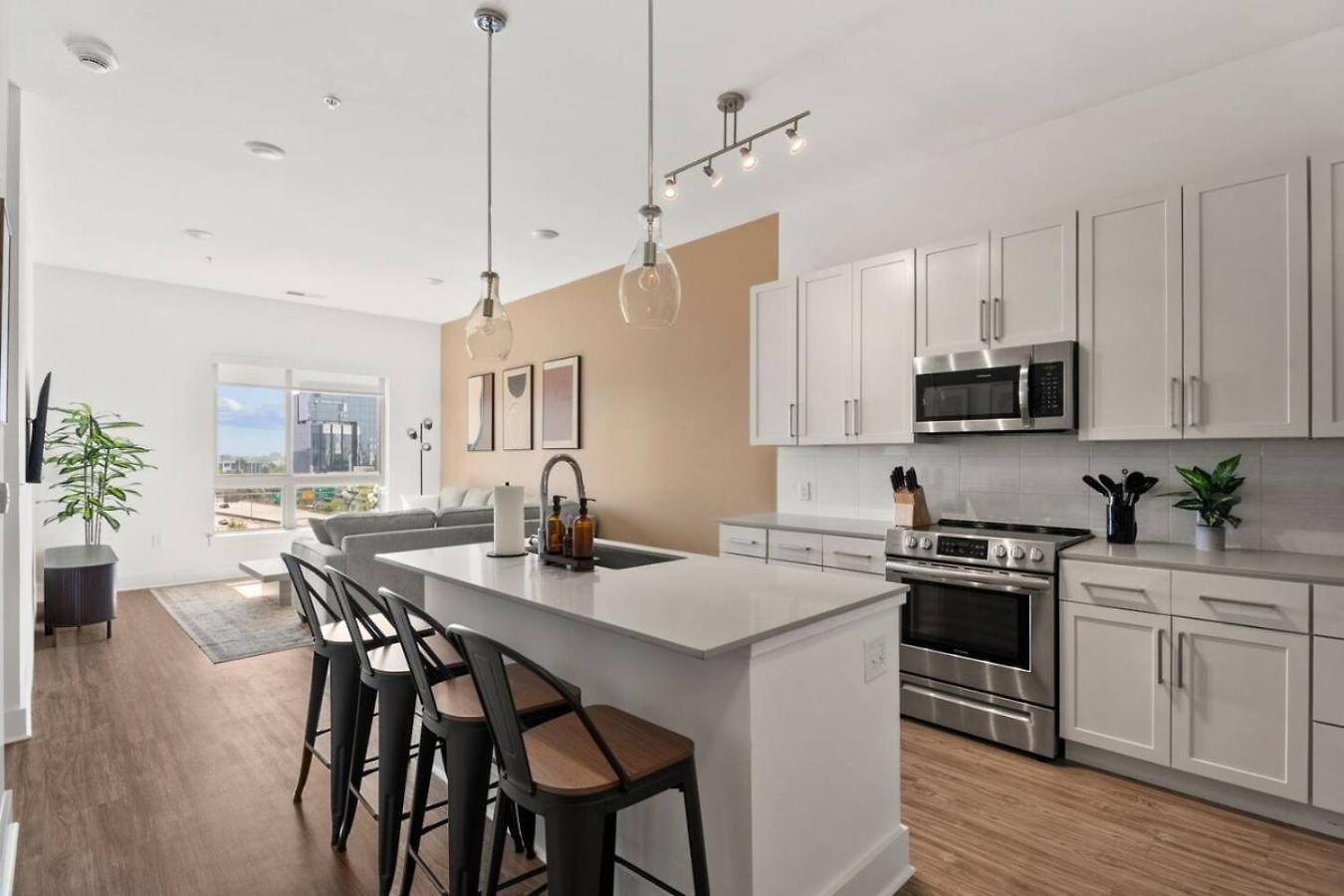 Apartment Skyline - Free Parking, Pool, Views
