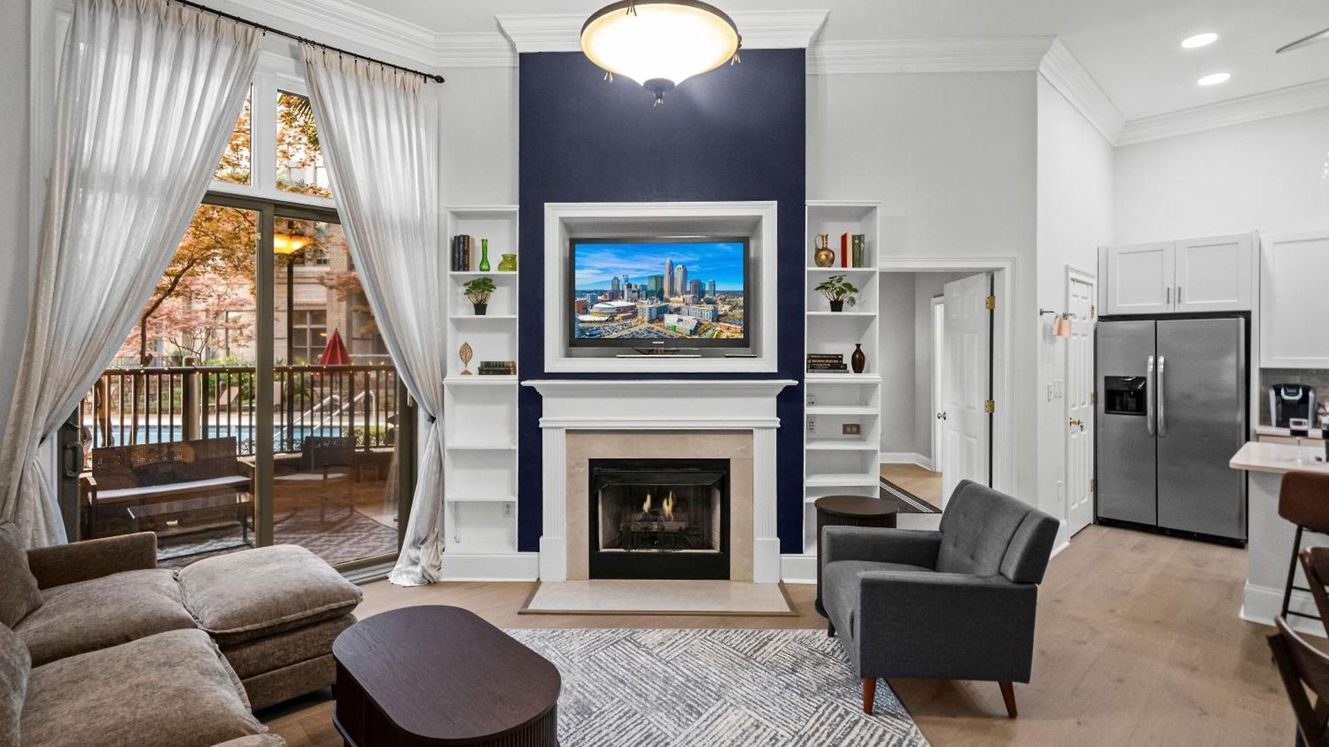 Apartment Walk To Boa & Truist, Luxury 2br With Pool Patio