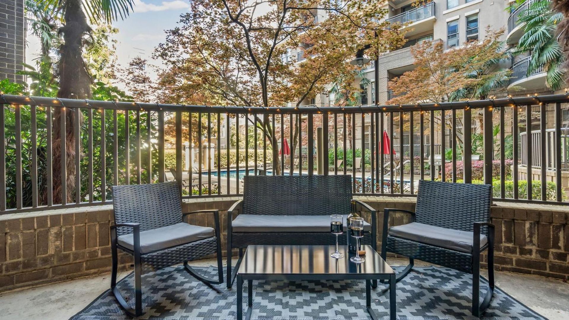 Apartment Walk To Boa & Truist, Luxury 2br With Pool Patio *