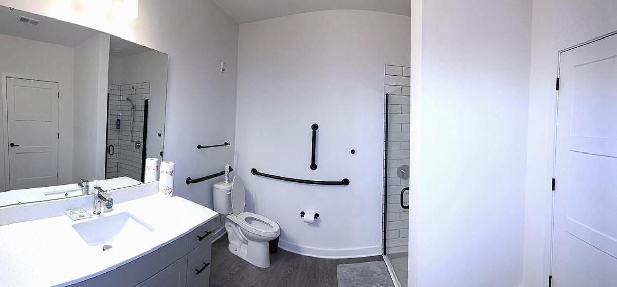 Apartment Luxurious 2br 2br Uptown Oasis, Boa, Nascar, Airport And View With Free Parking