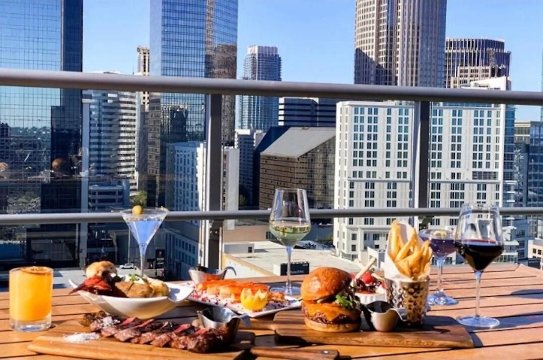 Luxurious 2br 2br Uptown Oasis, Boa, Nascar, Airport And View With Free Parking *