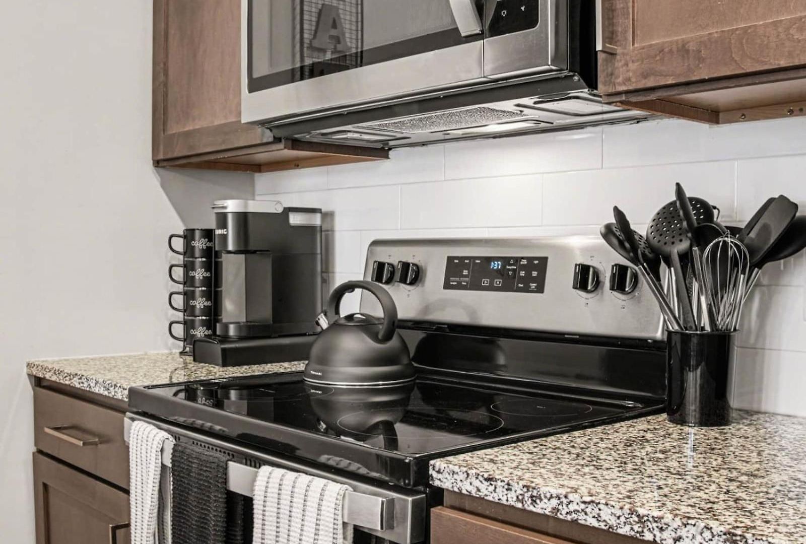Apartment Luxury 2br Near Uptown | Noda & Light Rail *