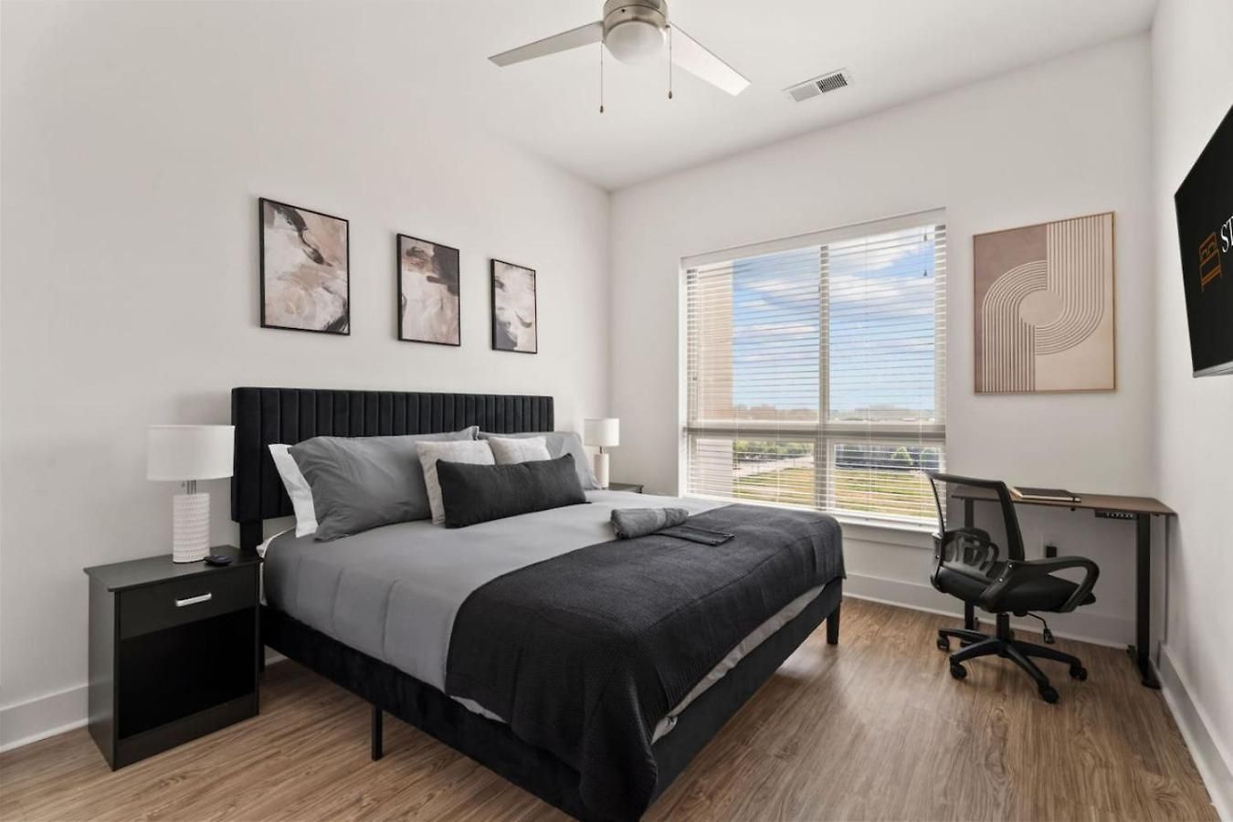 Skyline - Free Parking, Pool, Views Charlotte