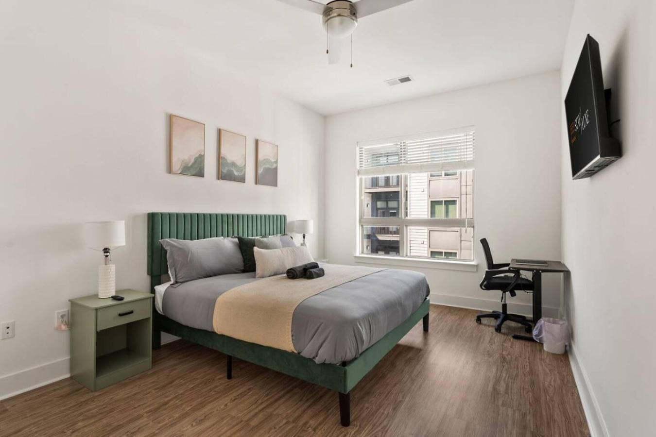 Apartment Queen Haven - Free Parking, Pool, Balcony *