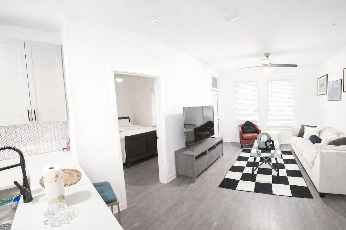 Luxurious 2br 2br Uptown Oasis, Boa, Nascar, Airport And View With Free Parking * Charlotte
