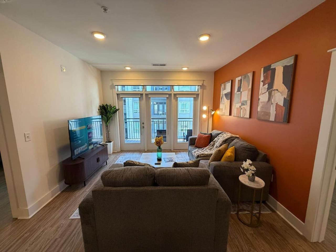 Apartment Uptown Escape - Free Parking, Pool, Walkable Charlotte