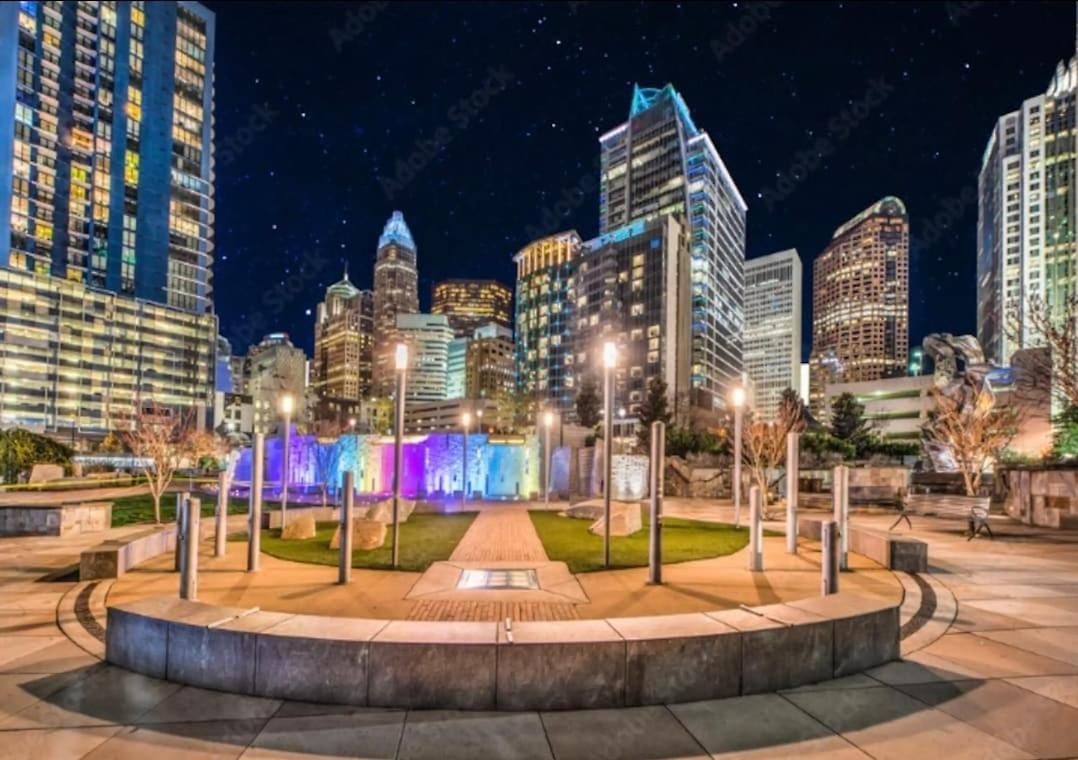 Luxurious 2br 2br Uptown Oasis, Boa, Nascar, Airport And View With Free Parking * Charlotte