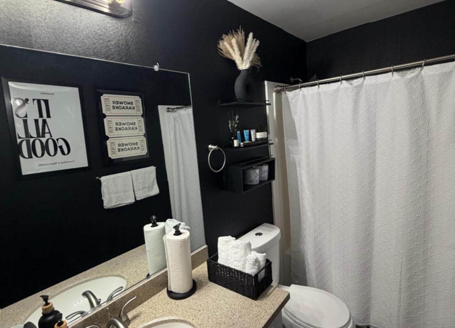 Modern Luxe Retreat Free Parking King Beds *