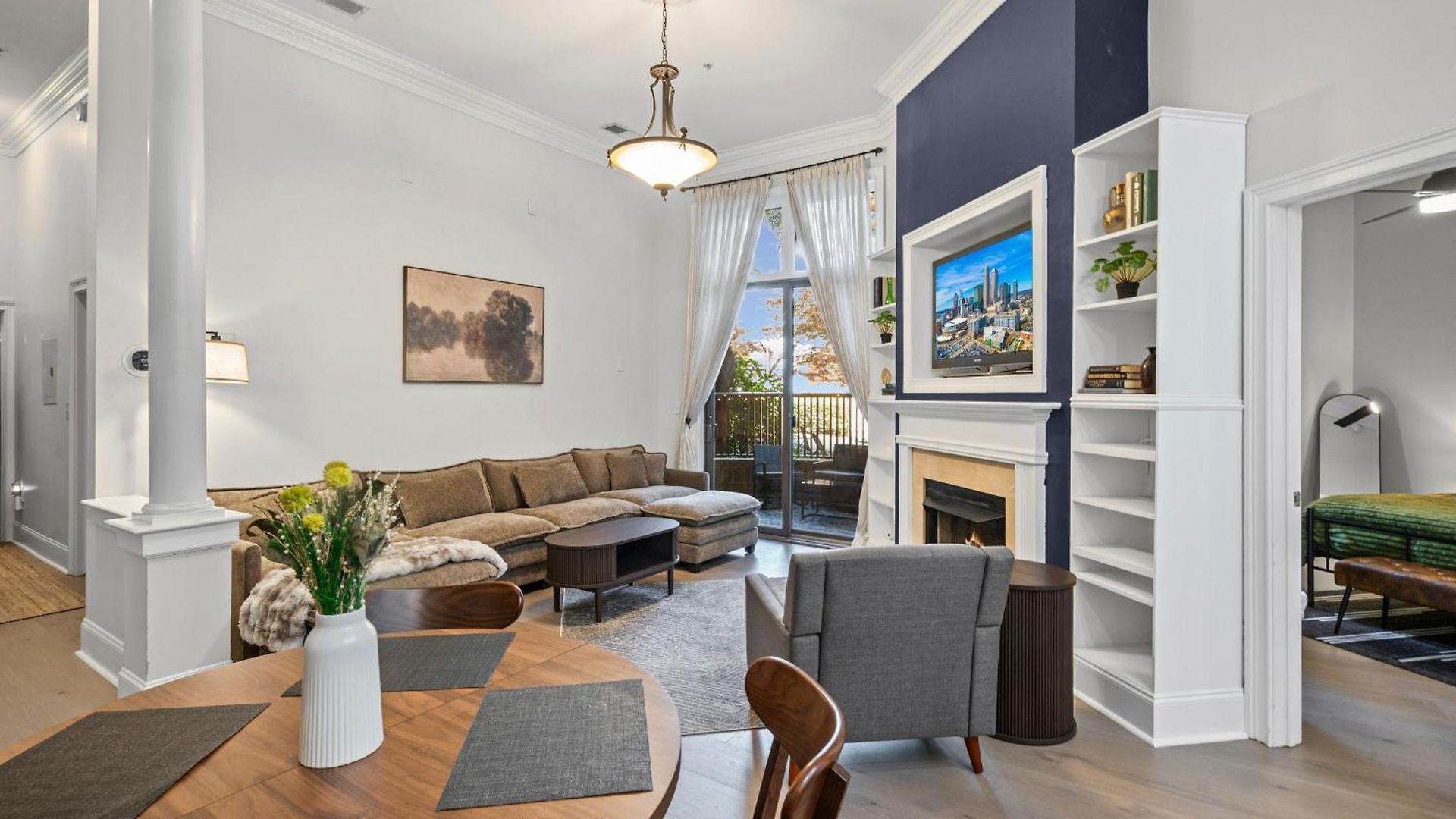 Walk To Boa & Truist, Luxury 2br With Pool Patio Apartment