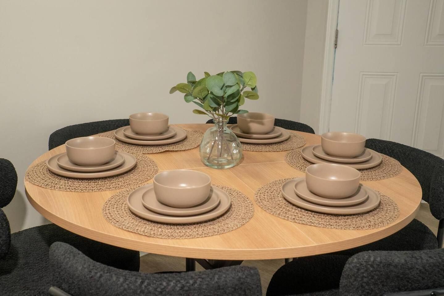 Uptown Luxe Retreat With Parking & Walk To Center Apartment *