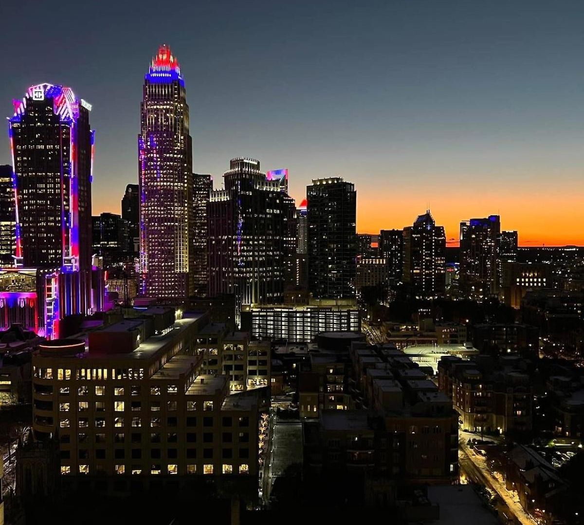 Luxurious 2br 2br Uptown Oasis, Boa, Nascar, Airport And View With Free Parking Apartment