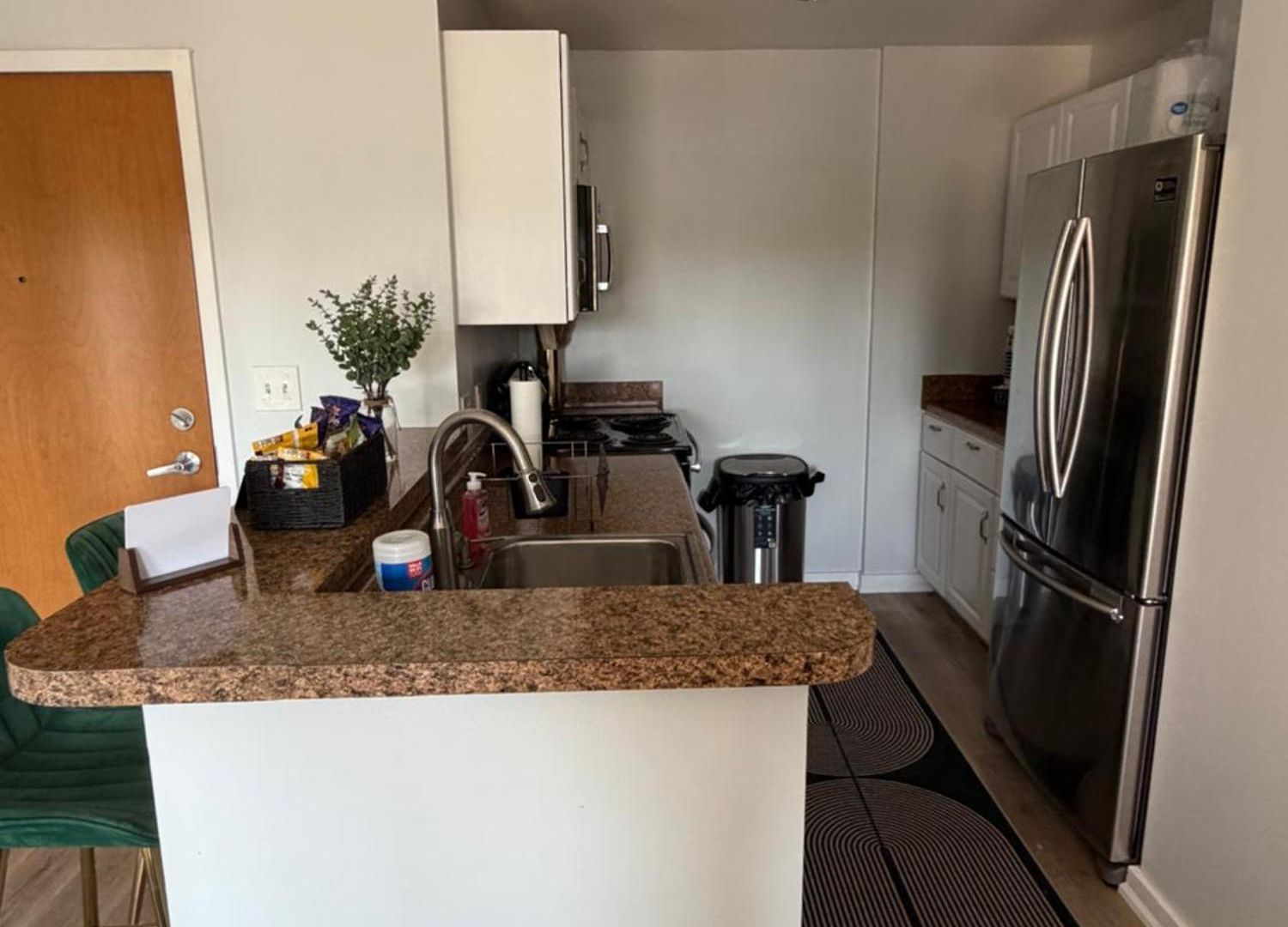 Modern Luxe Retreat Free Parking King Beds Apartment