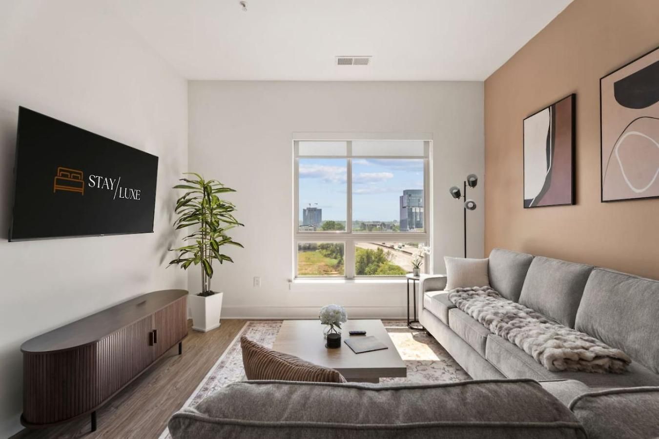 Apartment Skyline - Free Parking, Pool, Views