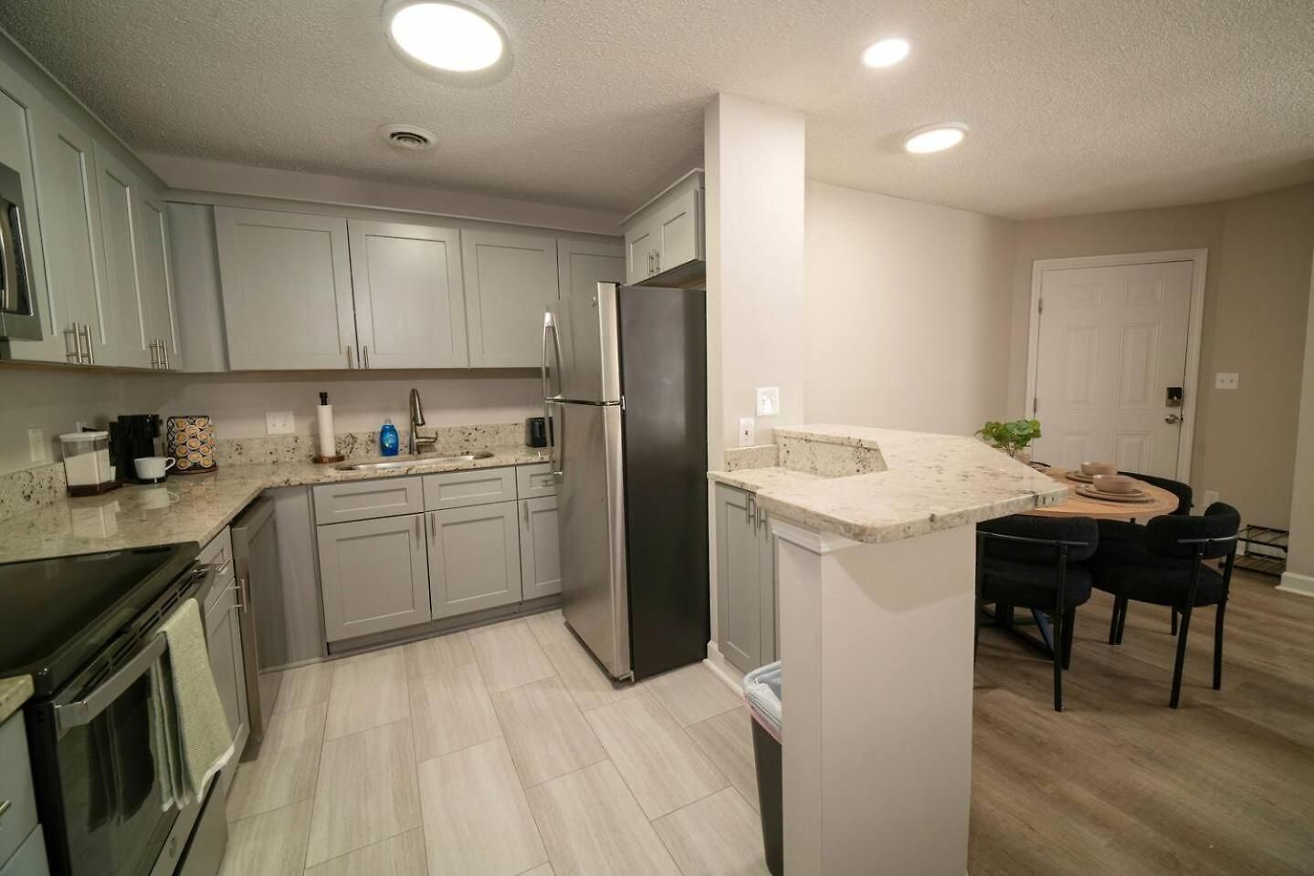 Uptown Luxe Retreat With Parking & Walk To Center