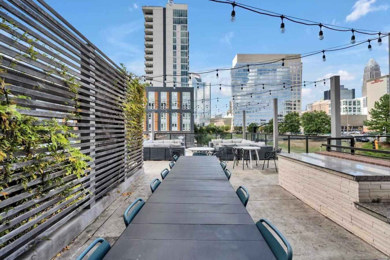 Queen Haven - Free Parking, Pool, Balcony