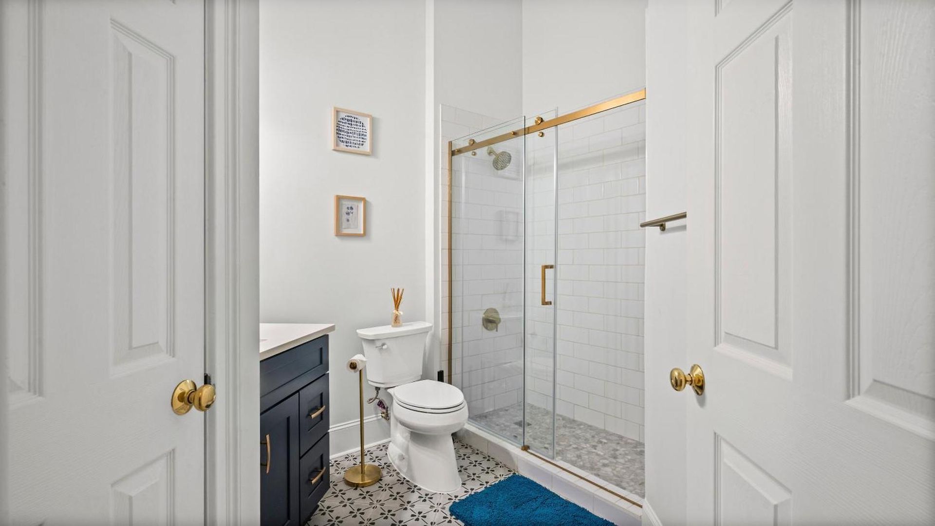 Walk To Boa & Truist, Luxury 2br With Pool Patio Apartment Charlotte