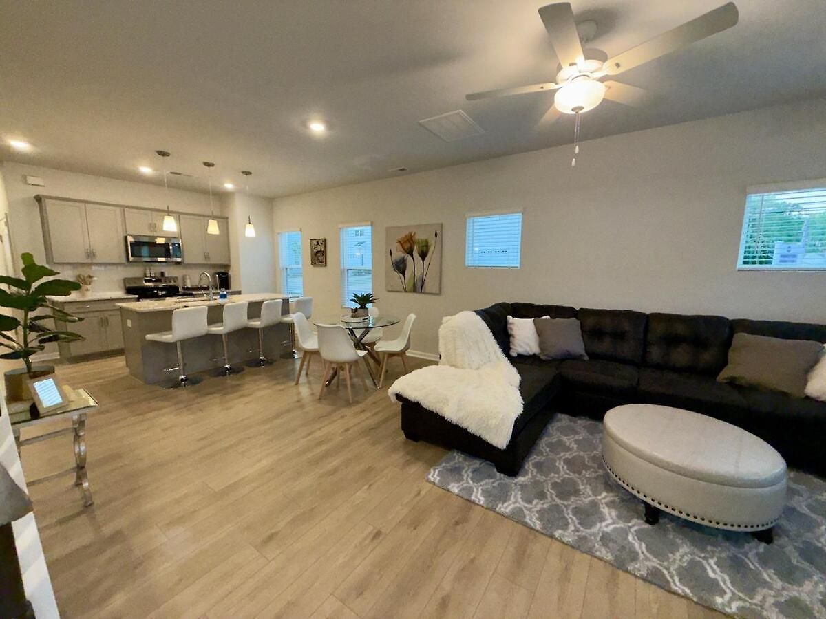 Sloan Garden House Modern Townhome Near South End