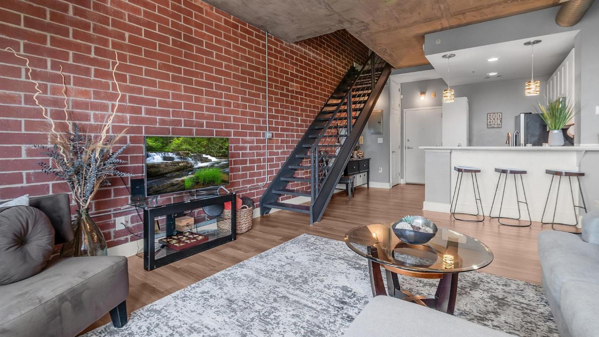 Modern Uptown Loft - Corporate-ready - Views