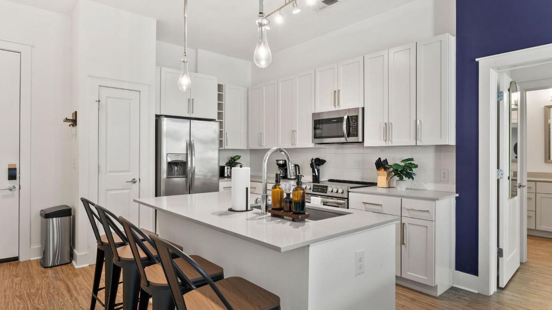 Carolina Charm - Free Parking, Pool, Gym Apartment *