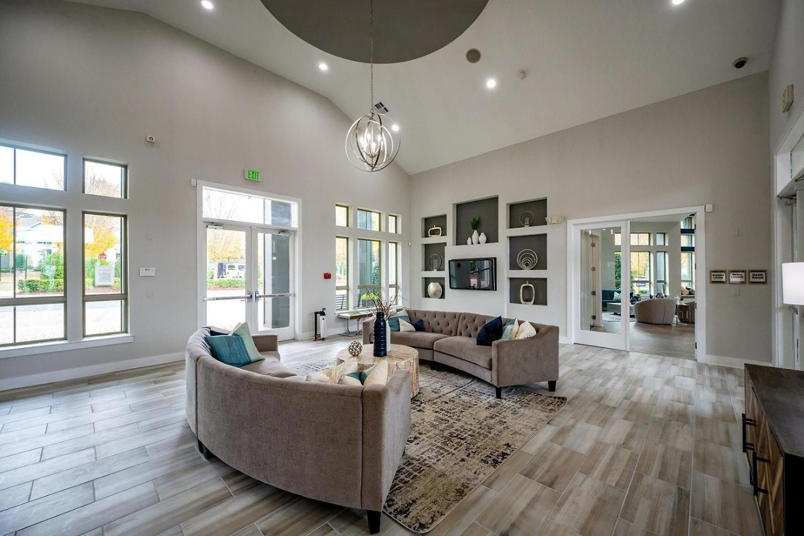 Landing Stunning 1Bd Gym Pool Apartment