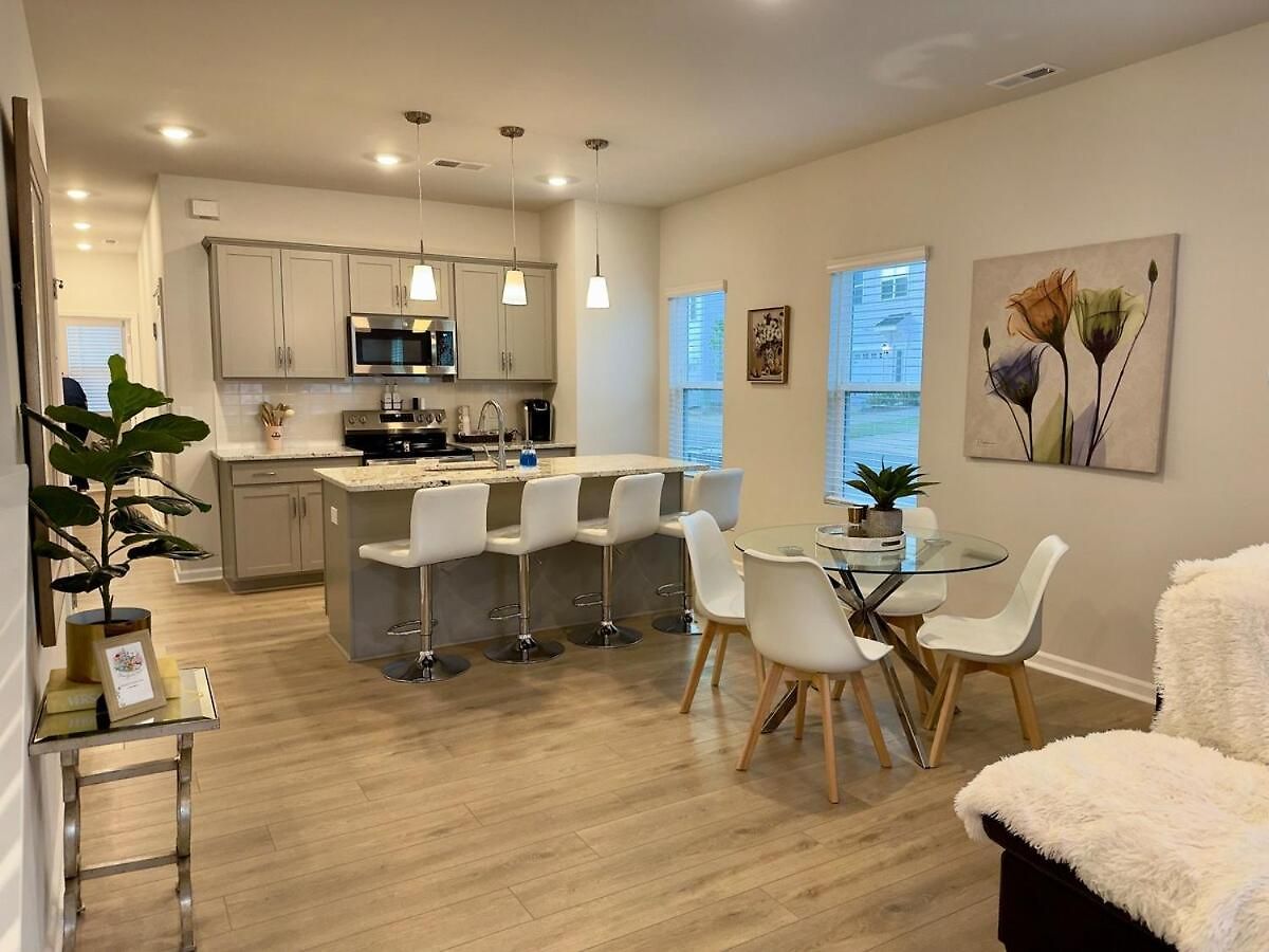 Apartment Sloan Garden House Modern Townhome Near South End