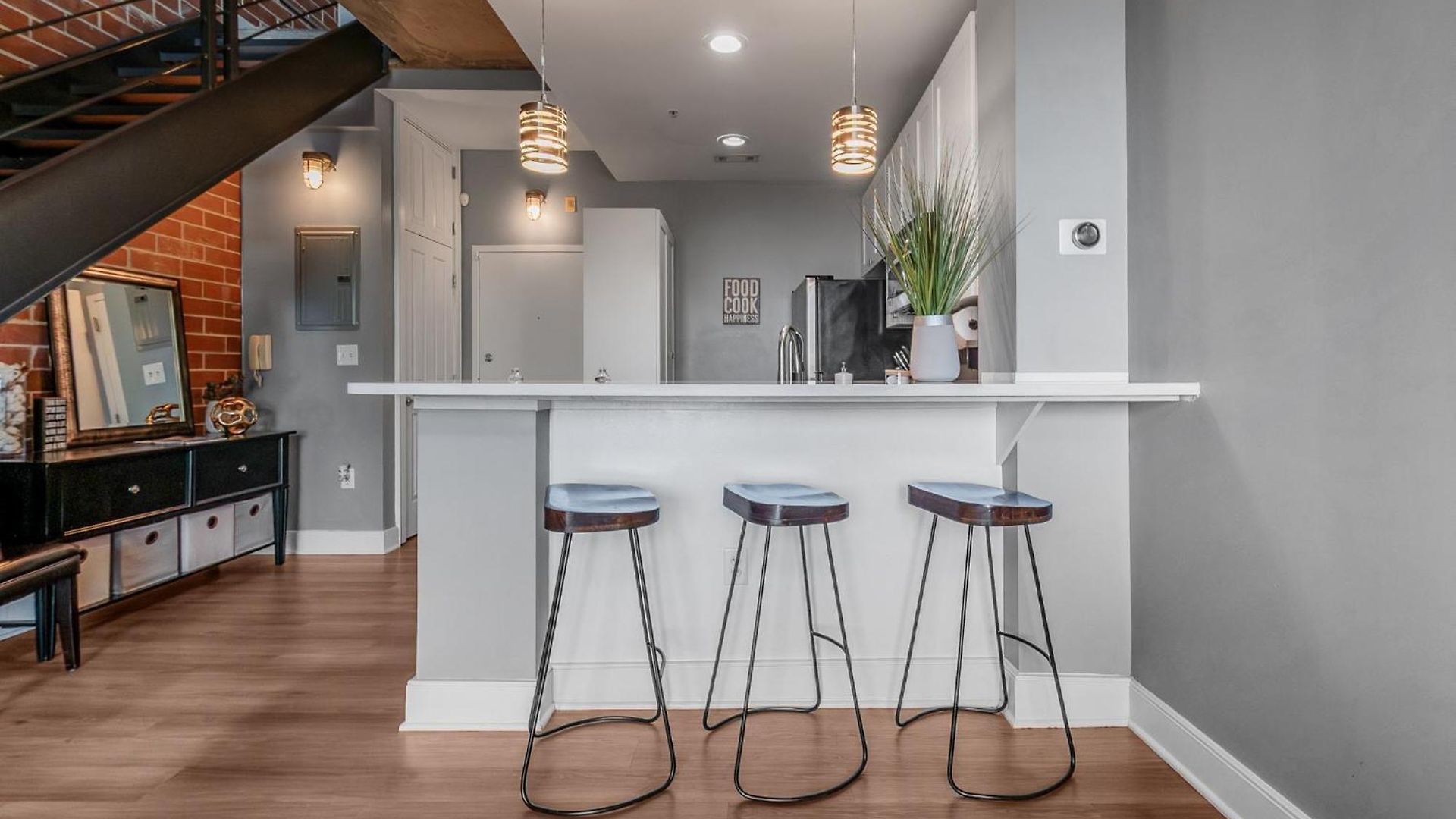 Modern Uptown Loft - Corporate-ready - Views