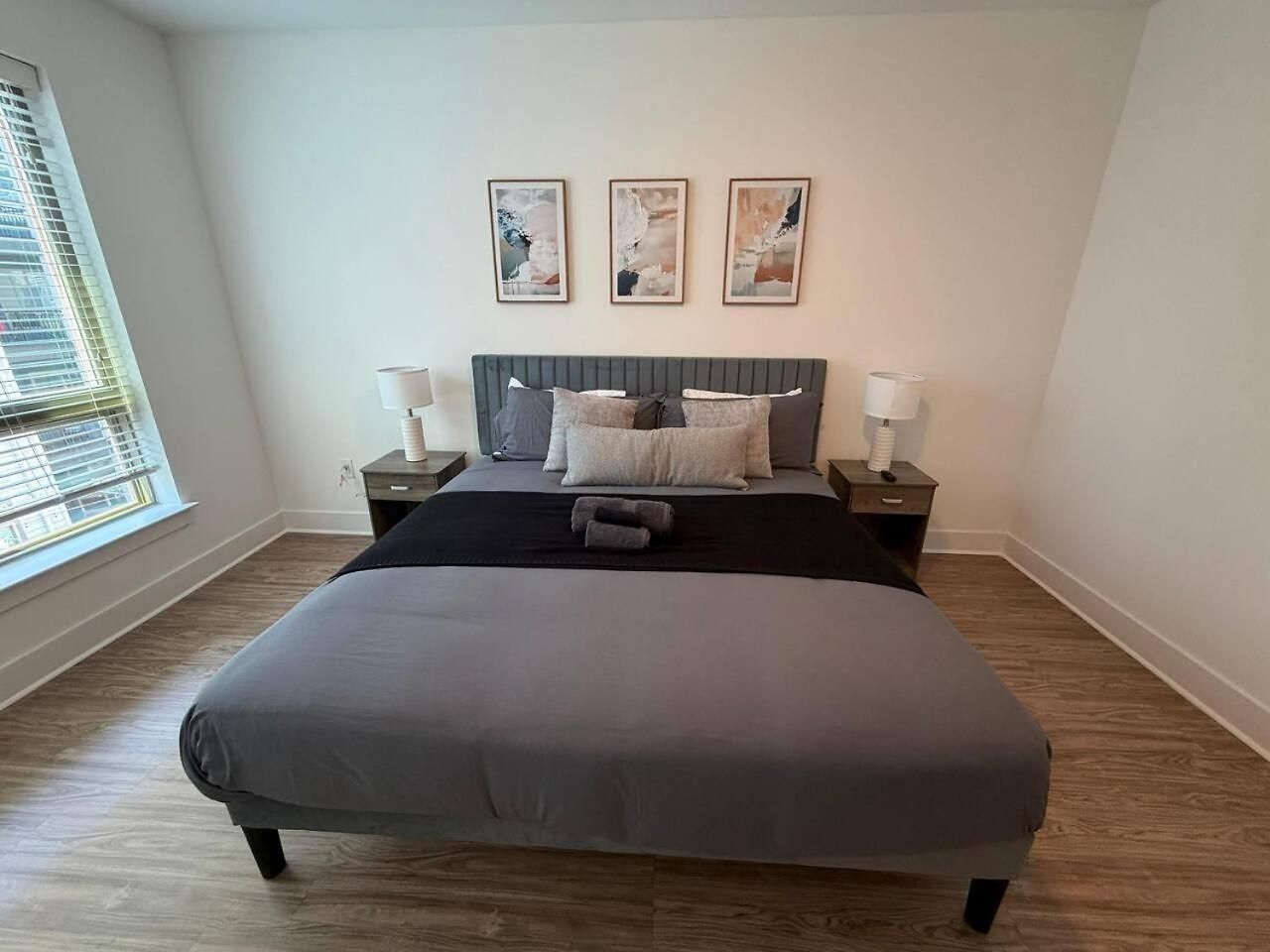 Apartment Uptown Escape - Free Parking, Pool, Walkable