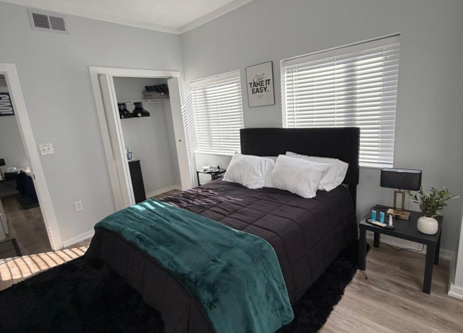 Modern Luxe Retreat Free Parking King Beds Apartment *