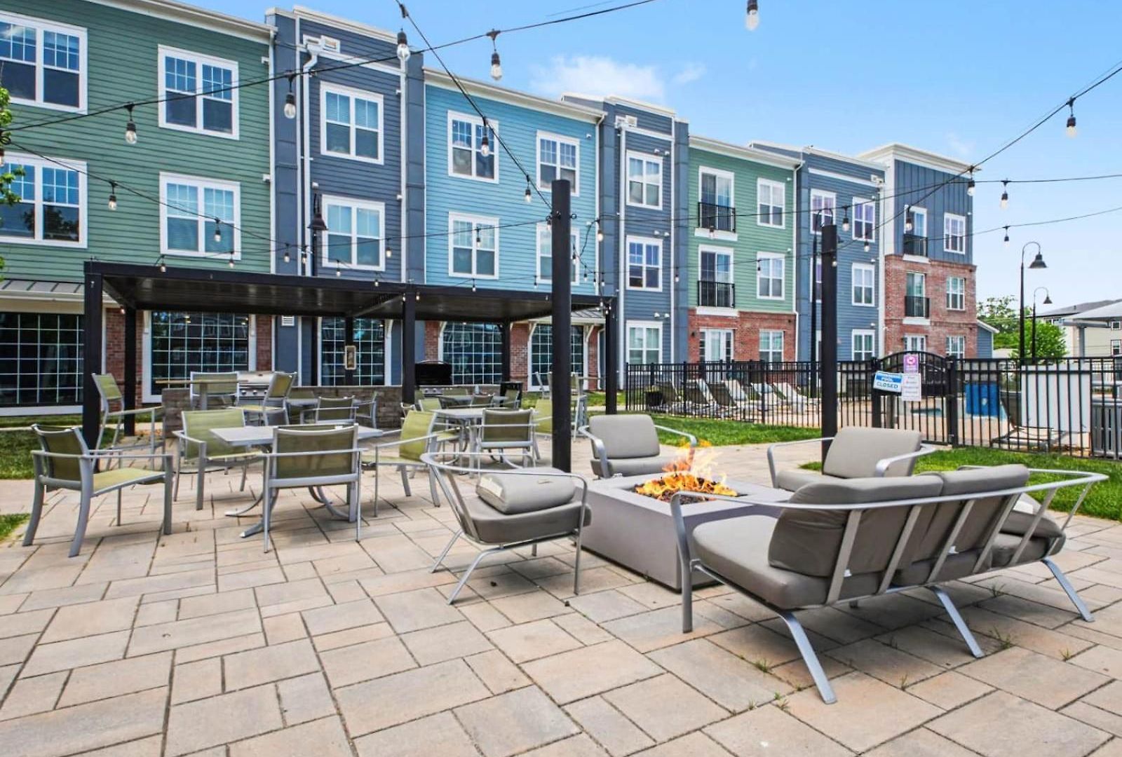 Luxury 2br Near Uptown | Noda & Light Rail Apartment