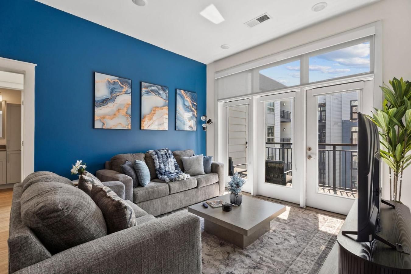 Apartment Lights Retreat - Pool, Central, Free Parking Charlotte