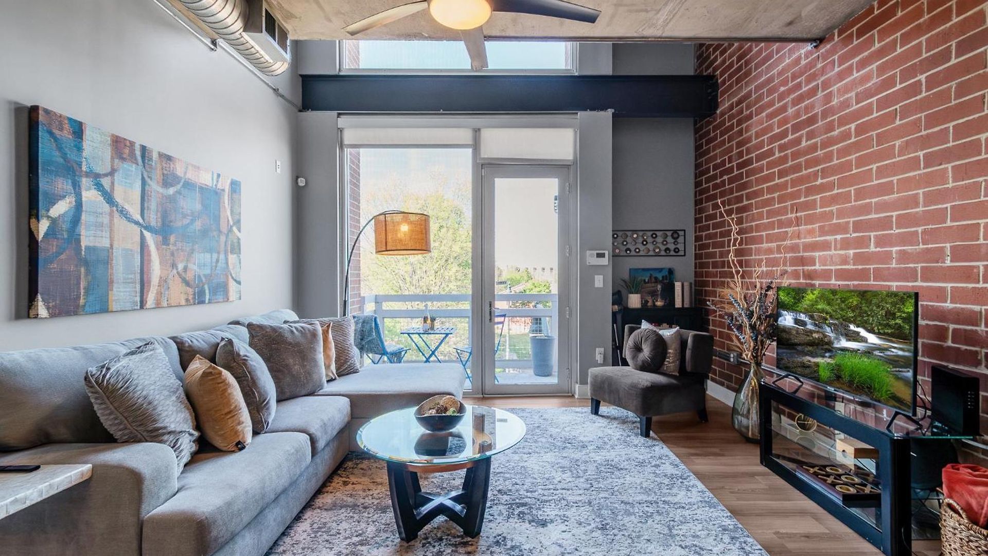 Modern Uptown Loft - Corporate-ready - Views *